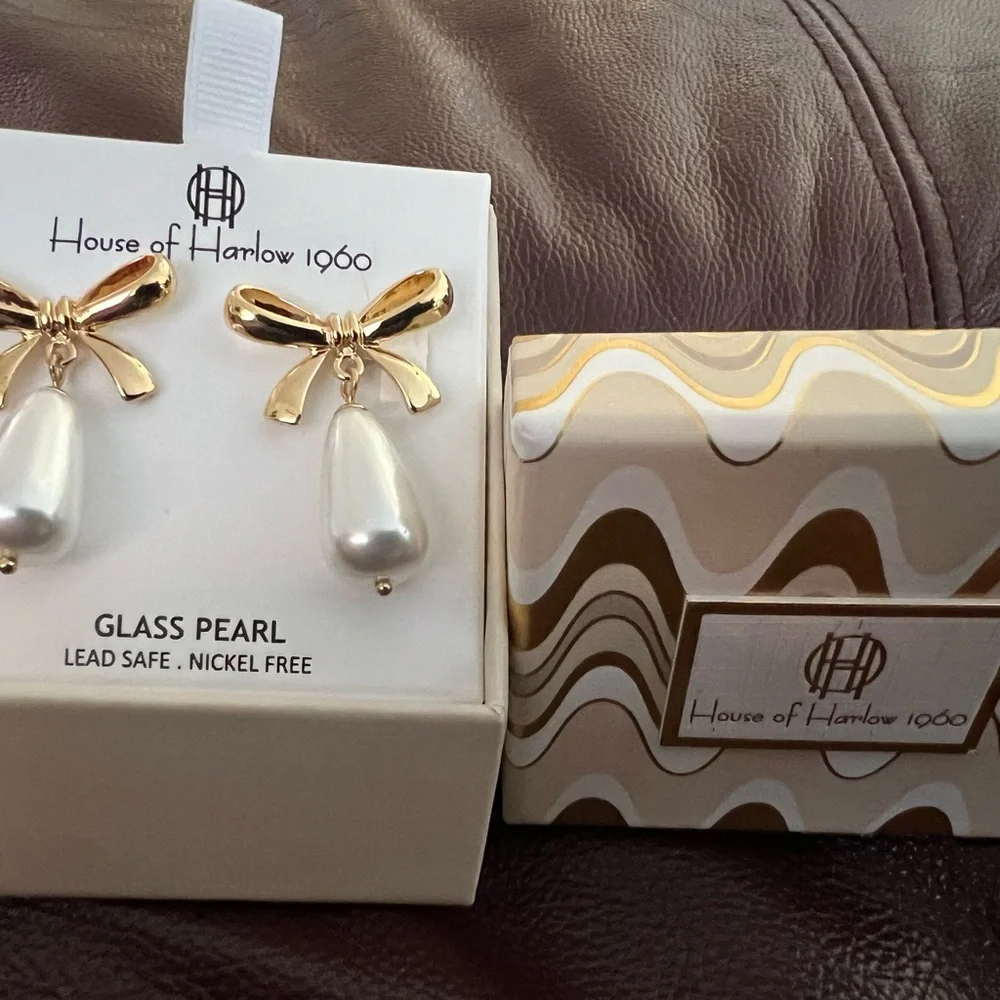 *Sold House of Harlow 1960 Glass Pearl Dangle Drop Earrings with Gold Bow Detail - Picture 12 of 13